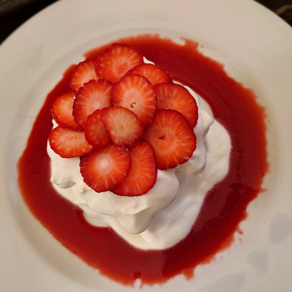 ユーザーが投稿した国産苺のメルティショートケーキの写真 - 実際訪問したユーザーが直接撮影して投稿した南堀江カフェタブレスコーヒーベーカリー&ダイナー南堀江店の写真