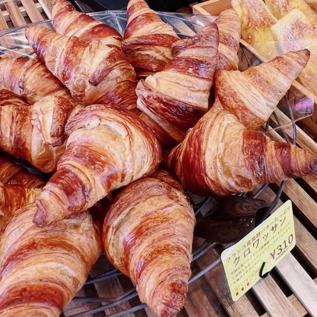 ユーザーが投稿したクロワッサンの写真 - 実際訪問したユーザーが直接撮影して投稿した西条岡町ベーカリーラッキー製パン所の写真
