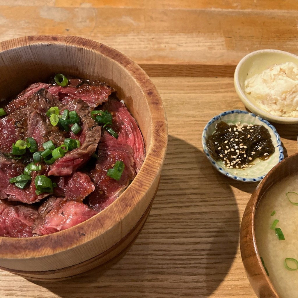 ユーザーが投稿した牛ハラミ丼定食の写真 - 実際訪問したユーザーが直接撮影して投稿した阿佐谷南肉料理チキンレッグ 阿佐ヶ谷店の写真