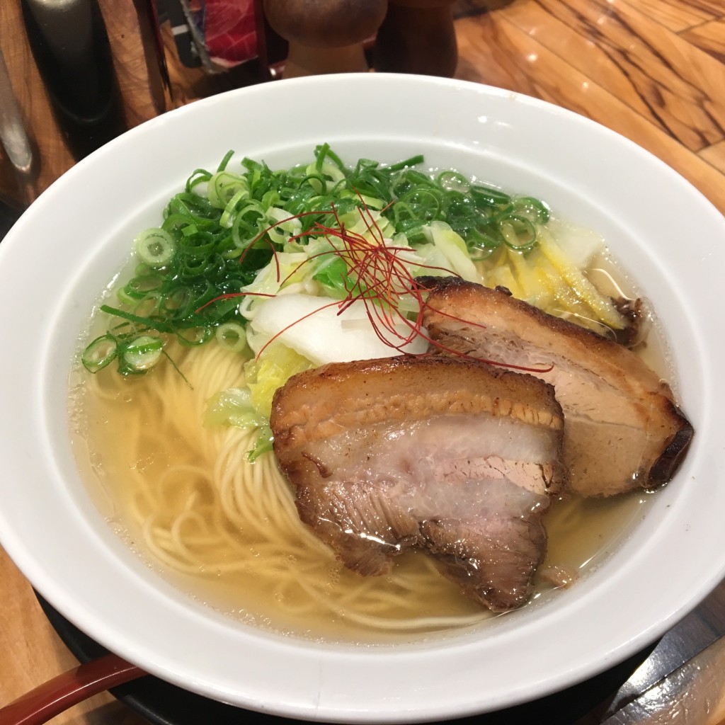 ユーザーが投稿したゆず塩ラーメンの写真 - 実際訪問したユーザーが直接撮影して投稿した阿知ラーメン / つけ麺小豆島ラーメンHISHIO 倉敷美観地区店の写真