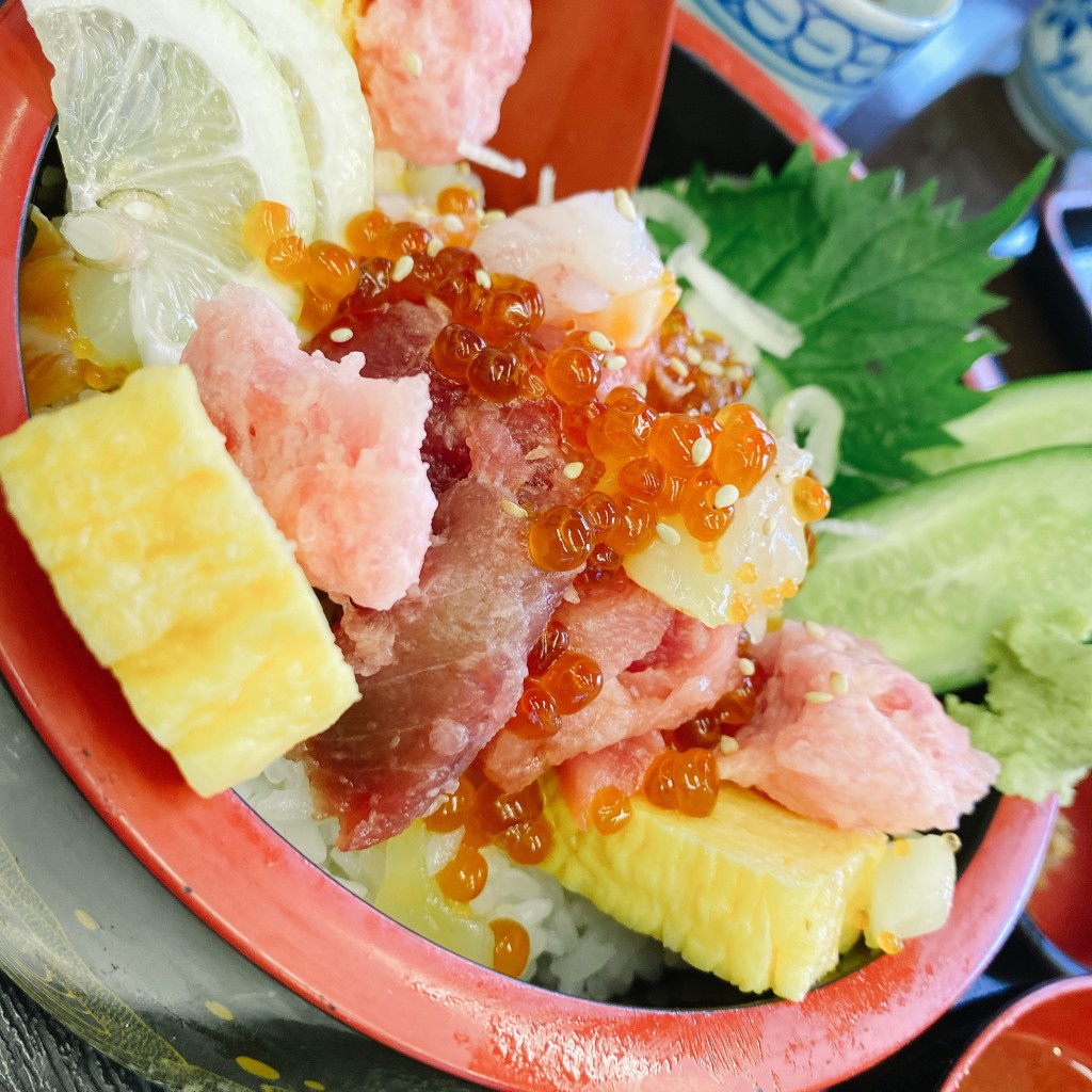 ユーザーが投稿した本日の鮮魚 大漁丼の写真 - 実際訪問したユーザーが直接撮影して投稿した東駒形魚介 / 海鮮料理小さな魚がし 野口鮮魚店の写真