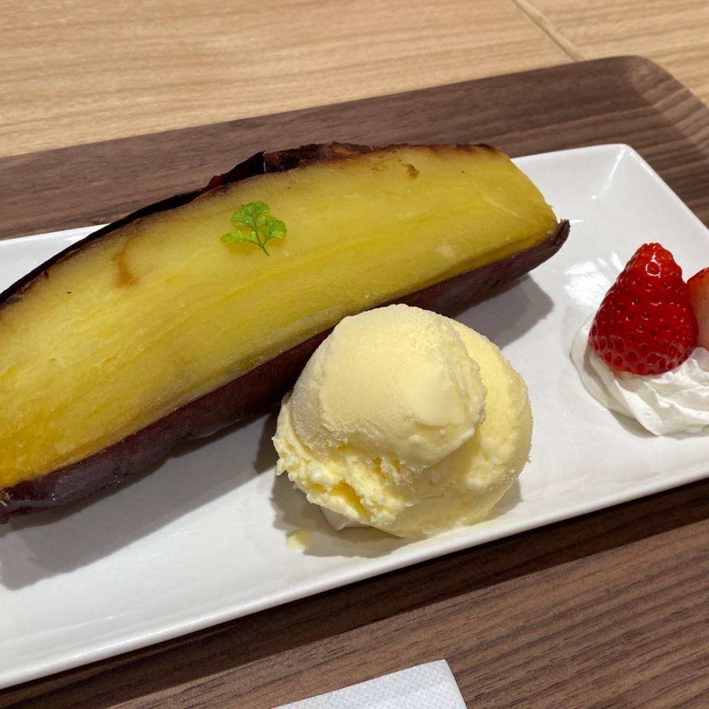 ユーザーが投稿した焼き芋バニラアイスの写真 - 実際訪問したユーザーが直接撮影して投稿した東塩小路町カフェMINORI CAFE 京都ポルタ店の写真