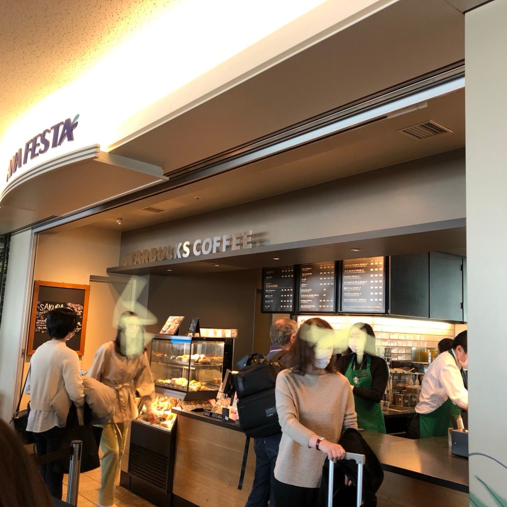 実際訪問したユーザーが直接撮影して投稿した羽田空港カフェスターバックス コーヒー 羽田空港第2ターミナル国内線ゲートエリア店の写真