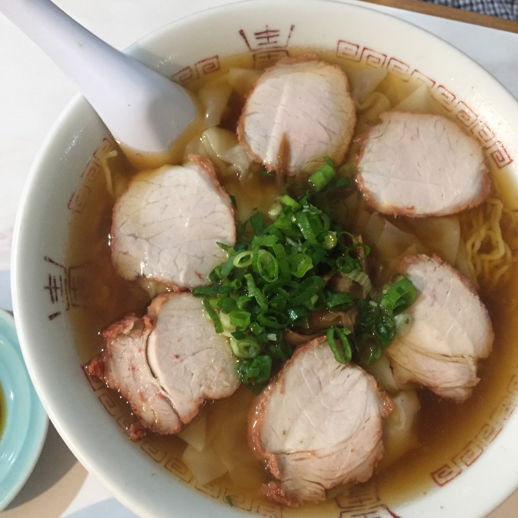 ユーザーが投稿したチャーシューワンタン麺の写真 - 実際訪問したユーザーが直接撮影して投稿した天間定食屋助六食堂の写真