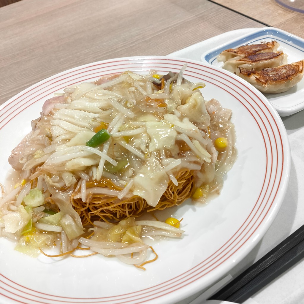 ユーザーが投稿した皿うどん餃子セットの写真 - 実際訪問したユーザーが直接撮影して投稿した根岸台ちゃんぽんリンガーハット くみまちモール朝霞店の写真