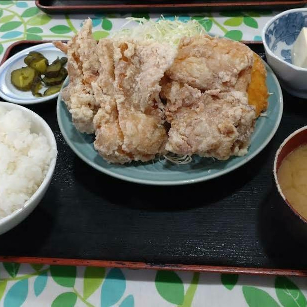 ユーザーが投稿した鶏の唐揚げ定食の写真 - 実際訪問したユーザーが直接撮影して投稿した篠塚定食屋しれとこ食堂の写真