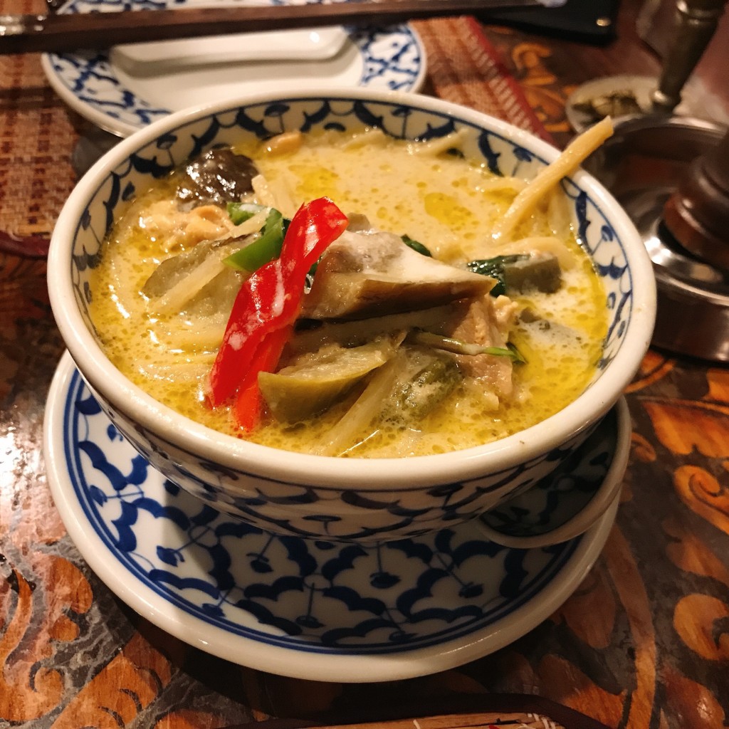 ユーザーが投稿したキョカイ(鶏肉と茄子入りグリーンカレー)の写真 - 実際訪問したユーザーが直接撮影して投稿した原町田タイ料理マイペンライの写真