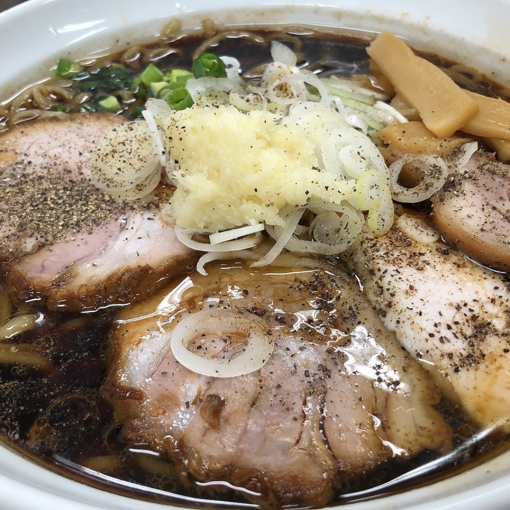 ユーザーが投稿した背脂黒醤油らぁめん (中太麺)の写真 - 実際訪問したユーザーが直接撮影して投稿した坂井東ラーメン専門店らぁめん 蓮の写真