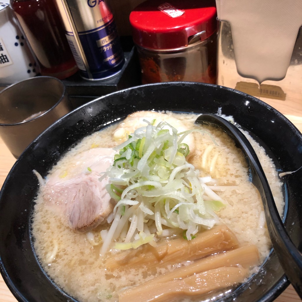 ユーザーが投稿した醤油豚骨ラーメンの写真 - 実際訪問したユーザーが直接撮影して投稿した富岡ラーメン専門店背油とんこつらーめん 雷門の写真