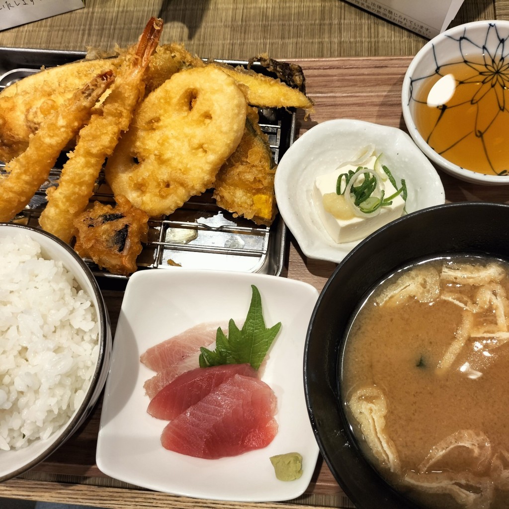 ユーザーが投稿した天ぷら定食の写真 - 実際訪問したユーザーが直接撮影して投稿した角田町魚介 / 海鮮料理黒門マグロのエン時 ホワイティうめだ店の写真