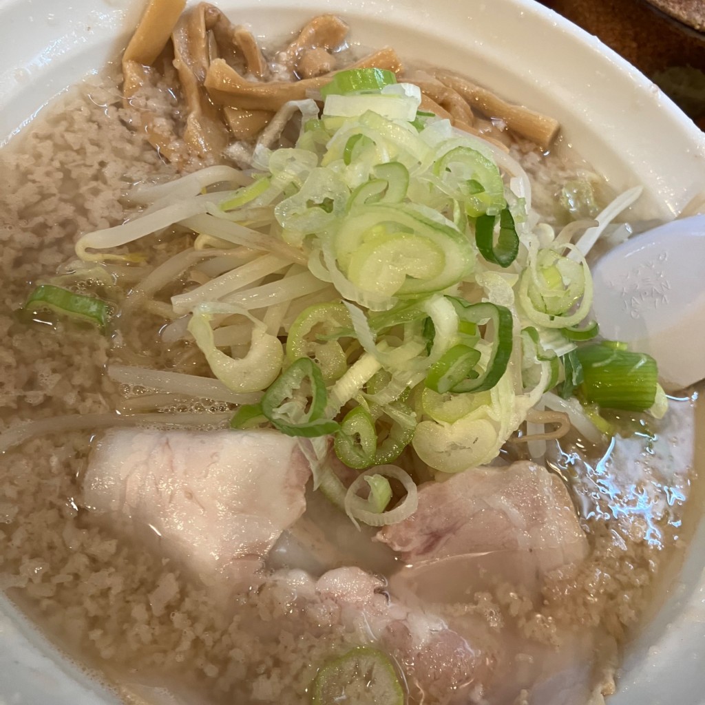 ユーザーが投稿した野菜たっぷり塩ラーメンの写真 - 実際訪問したユーザーが直接撮影して投稿したラーメン専門店壱番亭 八幡神社前店の写真