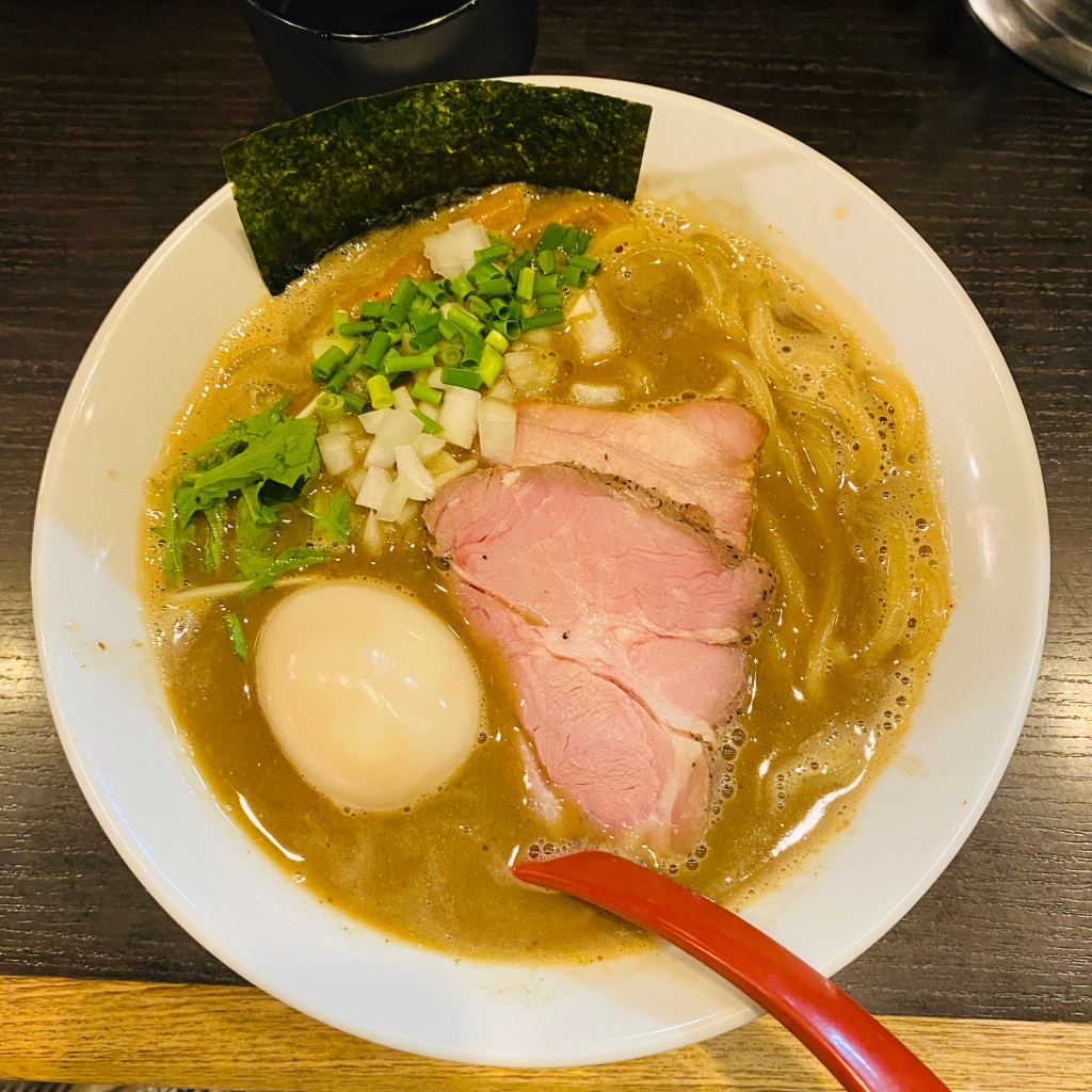 ユーザーが投稿した煮干豚骨ラーメン+煮卵の写真 - 実際訪問したユーザーが直接撮影して投稿した赤羽ラーメン専門店麺処 夏海の写真