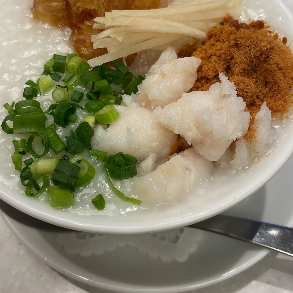 ユーザーが投稿した白身魚と魚肉でんぶのお粥+点心セットの写真 - 実際訪問したユーザーが直接撮影して投稿した南幸中華料理ミズ カサブランカの写真