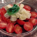 トマトと水牛モッツァレラチーズのカプレーゼ - 実際訪問したユーザーが直接撮影して投稿した青葉台ピザDUMBO PIZZA FACTORY 青葉台の写真のメニュー情報