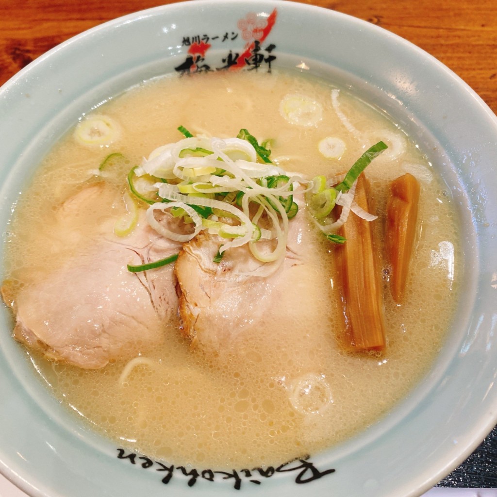 ユーザーが投稿した塩ラーメンの写真 - 実際訪問したユーザーが直接撮影して投稿した新港バーOCEAN BAR 横浜ハンマーヘッドの写真