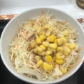 生野菜サラダ - 実際訪問したユーザーが直接撮影して投稿した砂子牛丼吉野家 京急川崎店の写真のメニュー情報