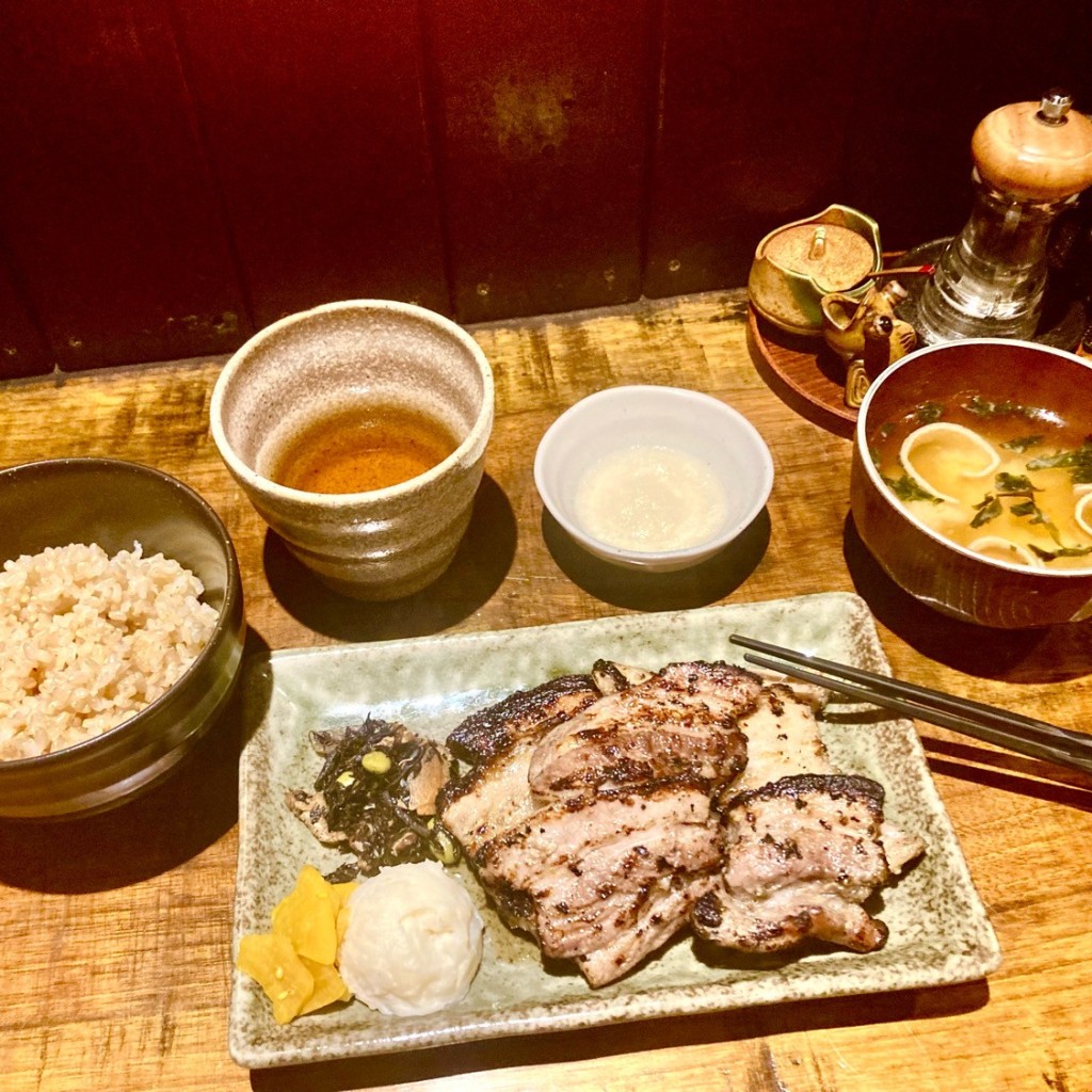 ユーザーが投稿したお肉たっぷり定食(4割増)の写真 - 実際訪問したユーザーが直接撮影して投稿した芝居酒屋炭火創作居酒屋 ぼうずの写真