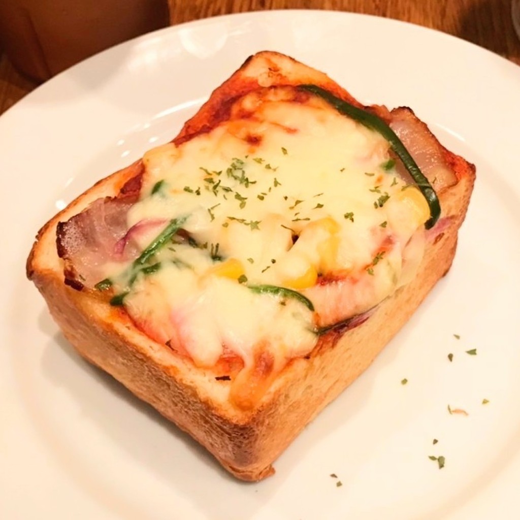 ユーザーが投稿したPIZZAトースト 750xの写真 - 実際訪問したユーザーが直接撮影して投稿した上野カフェWIRED CAFEアトレ上野の写真