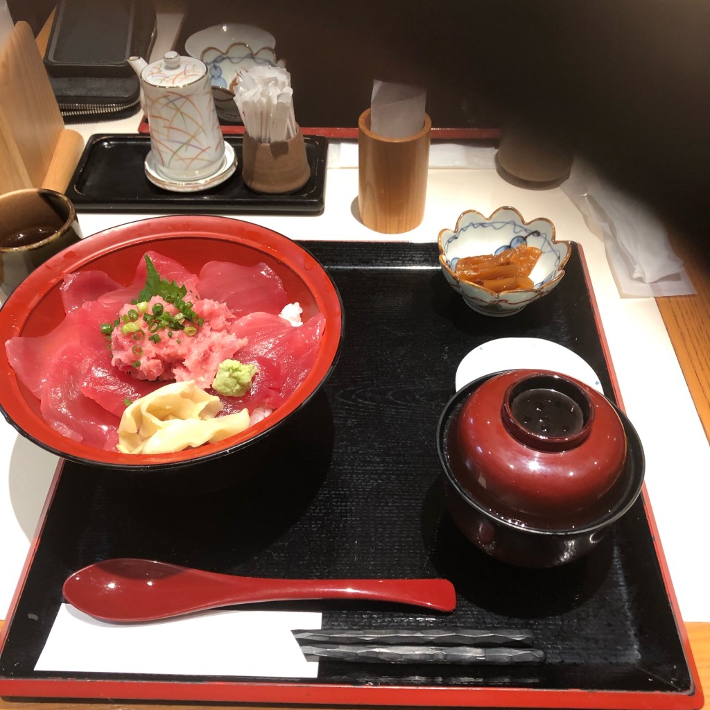 ユーザーが投稿した三崎のマグロ二色丼の写真 - 実際訪問したユーザーが直接撮影して投稿した鳥浜町魚介 / 海鮮料理横濱屋本舗食堂の写真
