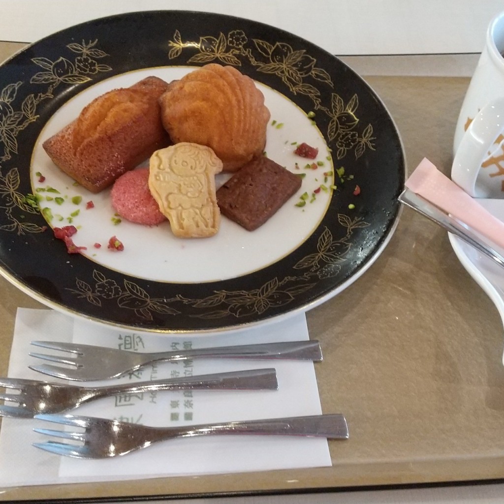 ユーザーが投稿した焼き菓子セット ハーブティーの写真 - 実際訪問したユーザーが直接撮影して投稿した登大路町カフェカフェ 葉風泰夢の写真