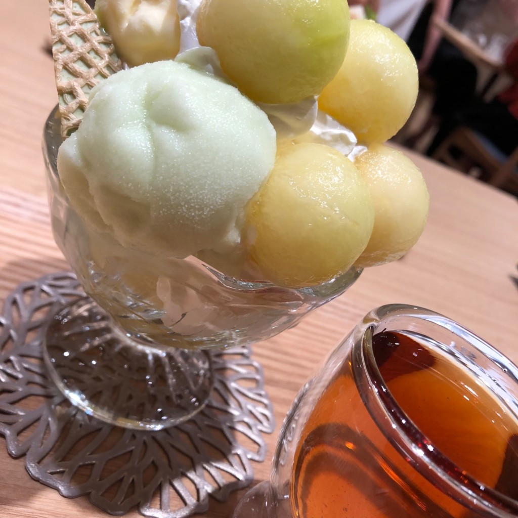 ユーザーが投稿したメロンのミニパフェの写真 - 実際訪問したユーザーが直接撮影して投稿した東塩小路町カフェMINORI CAFE 京都ポルタ店の写真