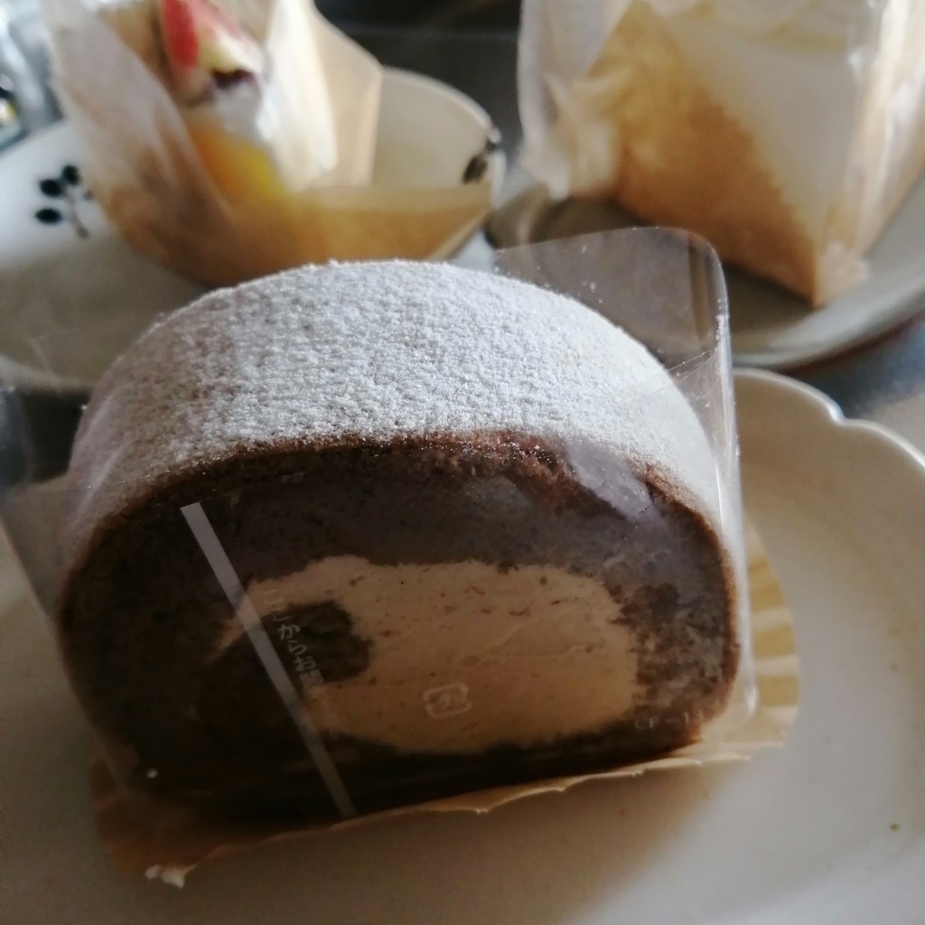 ユーザーが投稿したほうじ茶ロールの写真 - 実際訪問したユーザーが直接撮影して投稿した妹町ケーキ三木洋菓子店の写真