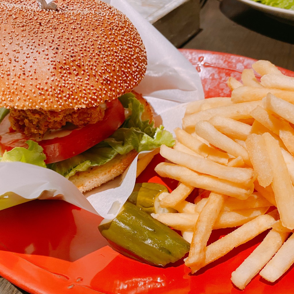 ユーザーが投稿したLunch.ChickenBurgerの写真 - 実際訪問したユーザーが直接撮影して投稿した千駄ヶ谷アメリカ料理tavern on Sの写真