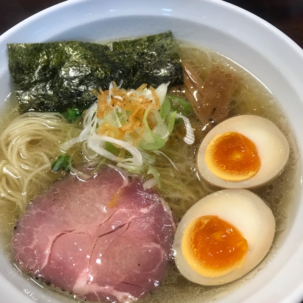 ユーザーが投稿した塩ラーメン半熟卵付きの写真 - 実際訪問したユーザーが直接撮影して投稿した喜多町ラーメン / つけ麺麺や真登の写真