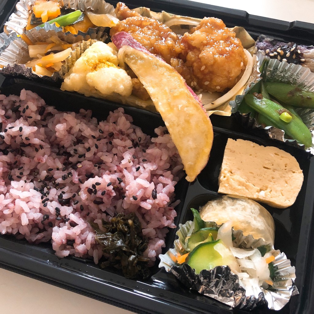 ユーザーが投稿したhandcafeお持ち帰り弁当(鶏肉)の写真 - 実際訪問したユーザーが直接撮影して投稿したさつき野東カフェハンド カフェの写真