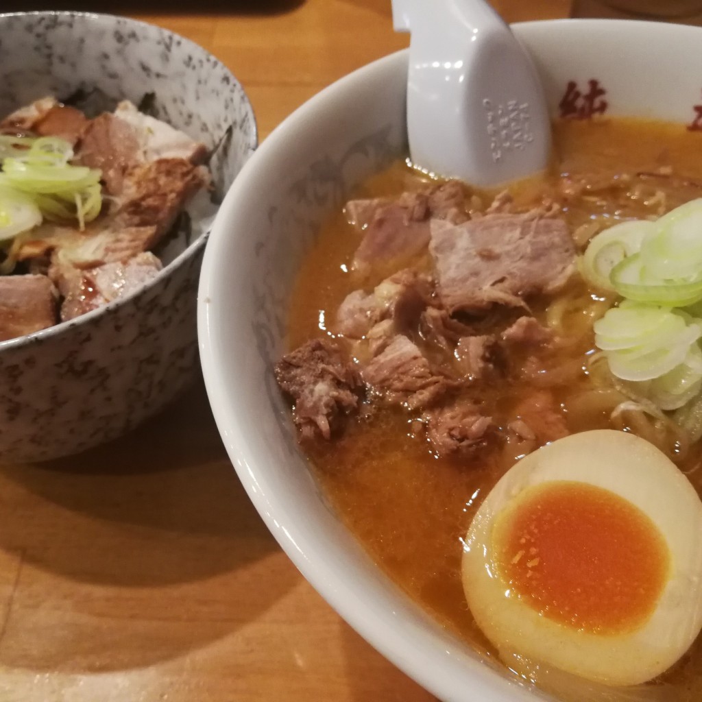 ユーザーが投稿した味噌ラーメン+まかない飯の写真 - 実際訪問したユーザーが直接撮影して投稿した上杉ラーメン / つけ麺さっぽろ純連 仙台店の写真