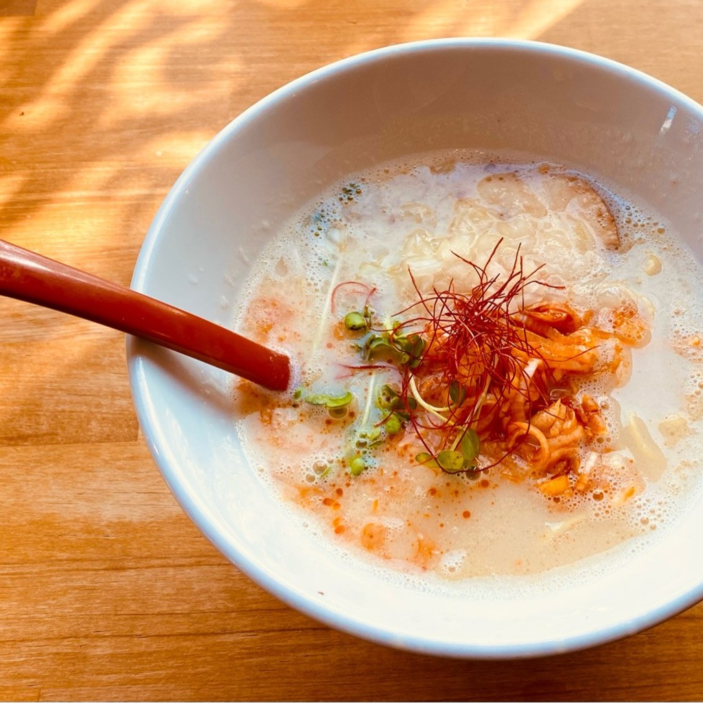 ユーザーが投稿した鶏赤ラーメンの写真 - 実際訪問したユーザーが直接撮影して投稿した鯛浜ラーメン / つけ麺麺屋ベース トリトンの写真