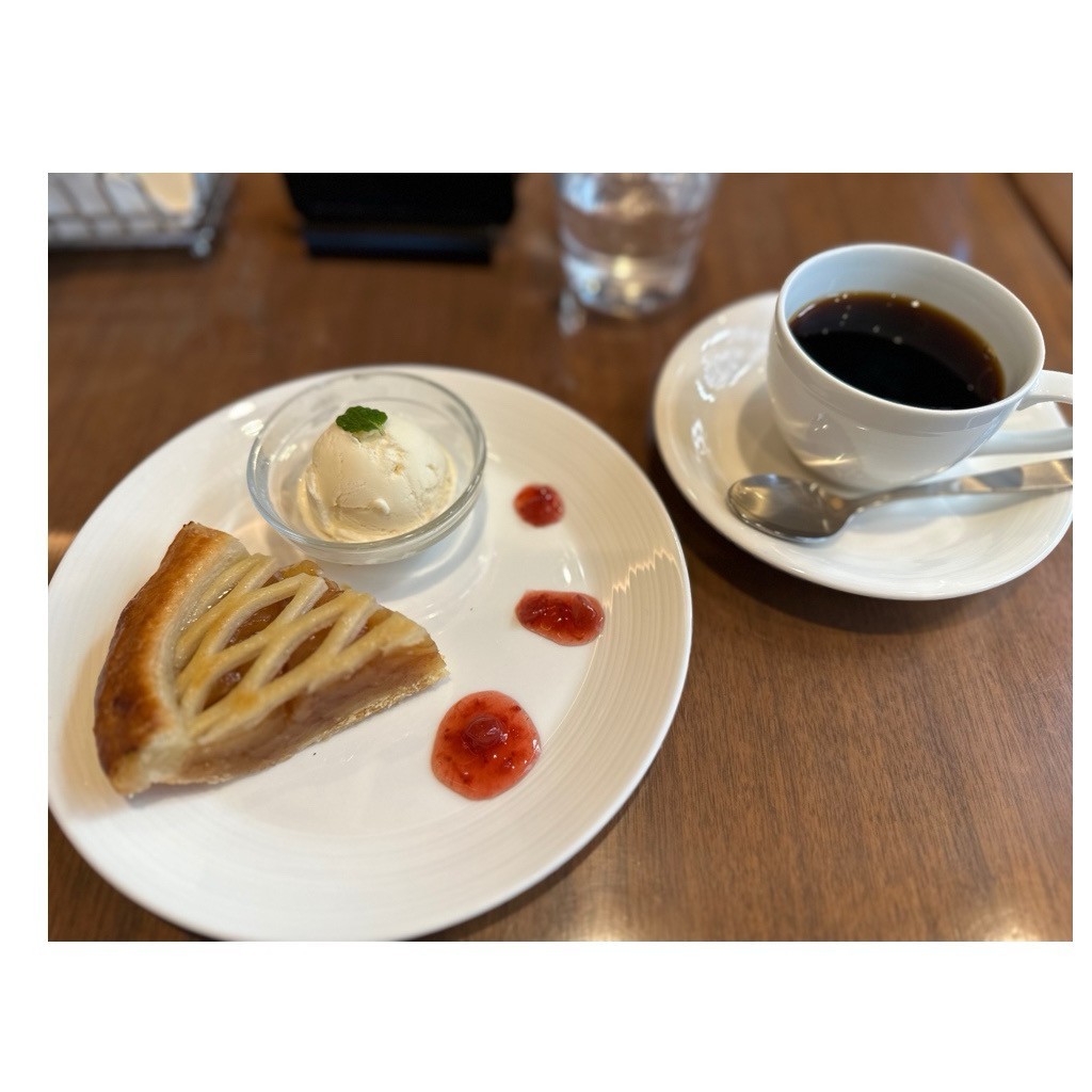 ユーザーが投稿したケーキセットの写真 - 実際訪問したユーザーが直接撮影して投稿した西新宿カフェカフェテラスロイの写真