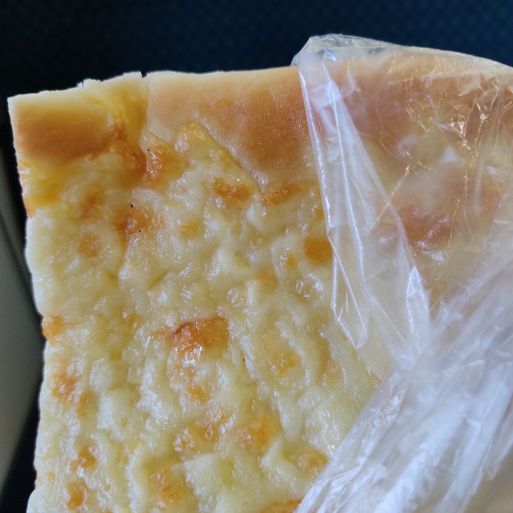 ユーザーが投稿したカリカリチーズのパ(1/2)とマヨネーズのチーズの写真 - 実際訪問したユーザーが直接撮影して投稿した丸の内デザート / ベーカリー丸十パン 本店の写真