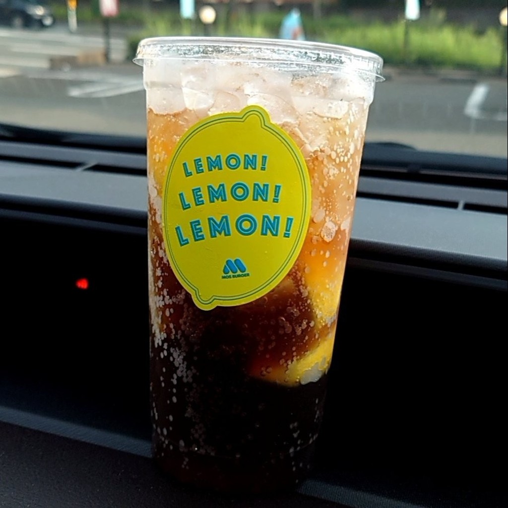 ユーザーが投稿したまるごとレモンのクラフトコーラの写真 - 実際訪問したユーザーが直接撮影して投稿した横峰ファーストフードモスバーガー 牛頸店の写真