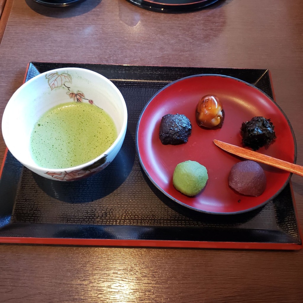 ユーザーが投稿したお抹茶セット5色だんごの写真 - 実際訪問したユーザーが直接撮影して投稿した宮本東方町和菓子江口だんご 本店の写真