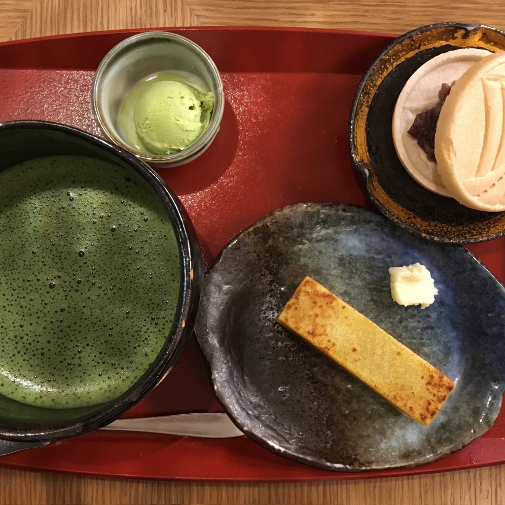 ユーザーが投稿した焼き芋ようかんとお抹茶の写真 - 実際訪問したユーザーが直接撮影して投稿した浅草和菓子舟和 浅草本店の写真