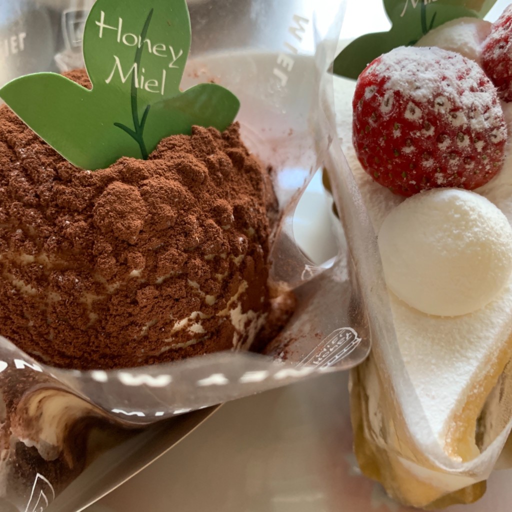 ユーザーが投稿したいちごのショートケーキとショコラケーキの写真 - 実際訪問したユーザーが直接撮影して投稿した木屋瀬ケーキパティスリー ハニーミエルの写真