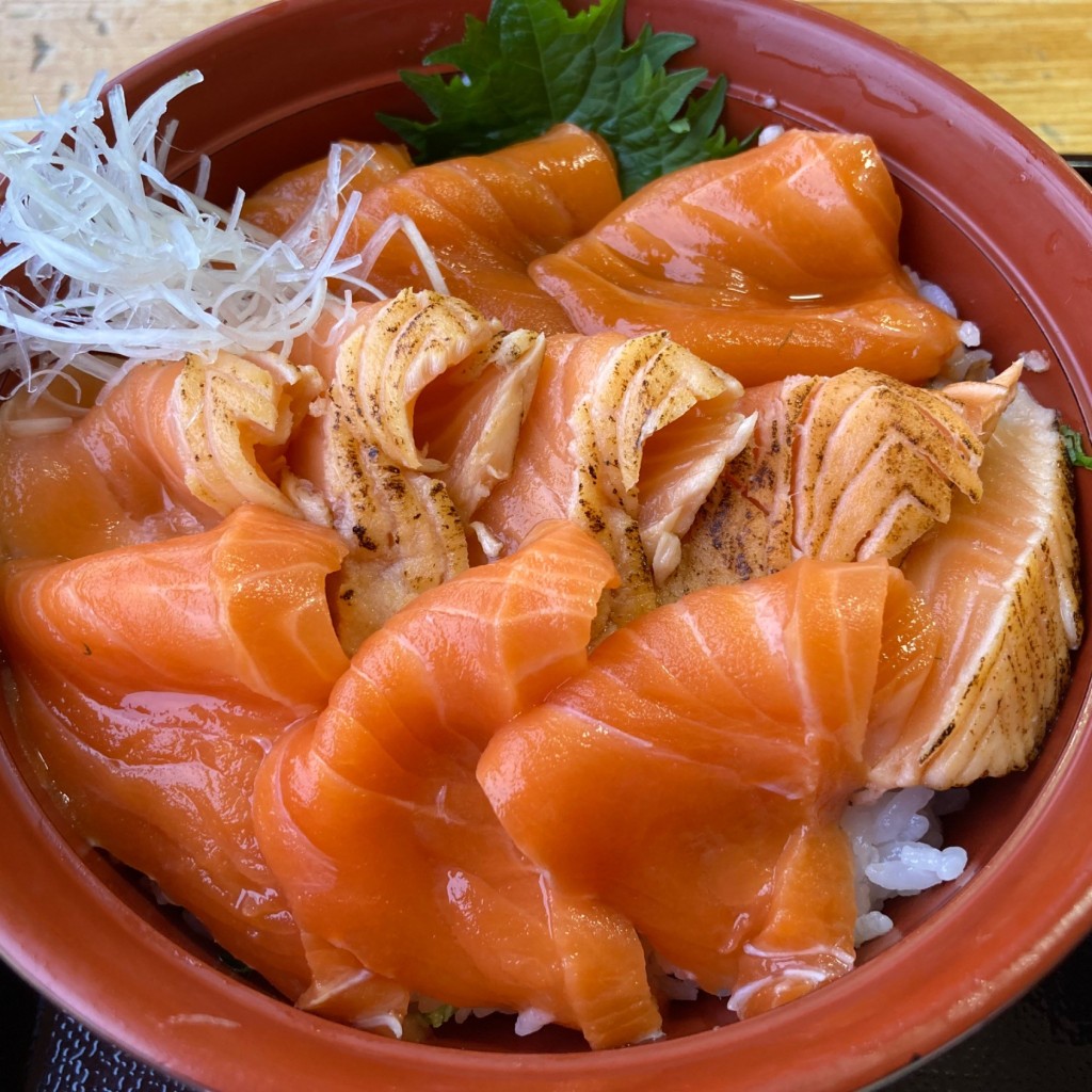 ユーザーが投稿したサーモン丼の写真 - 実際訪問したユーザーが直接撮影して投稿した大川平定食屋道の駅いまべつ 半島ぷらざアスクル レストランの写真