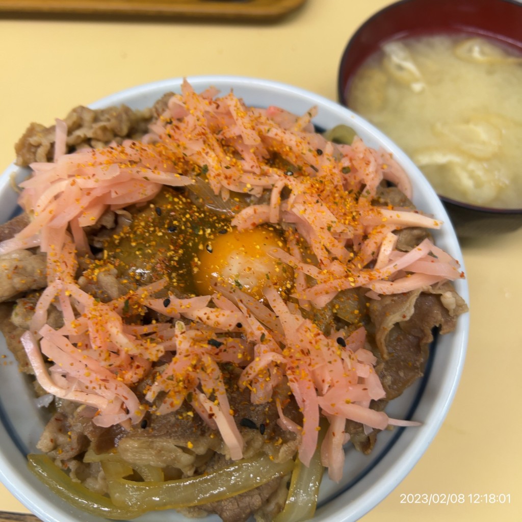 ユーザーが投稿した牛丼 味噌汁 玉子の写真 - 実際訪問したユーザーが直接撮影して投稿した外神田牛丼牛丼専門 サンボの写真