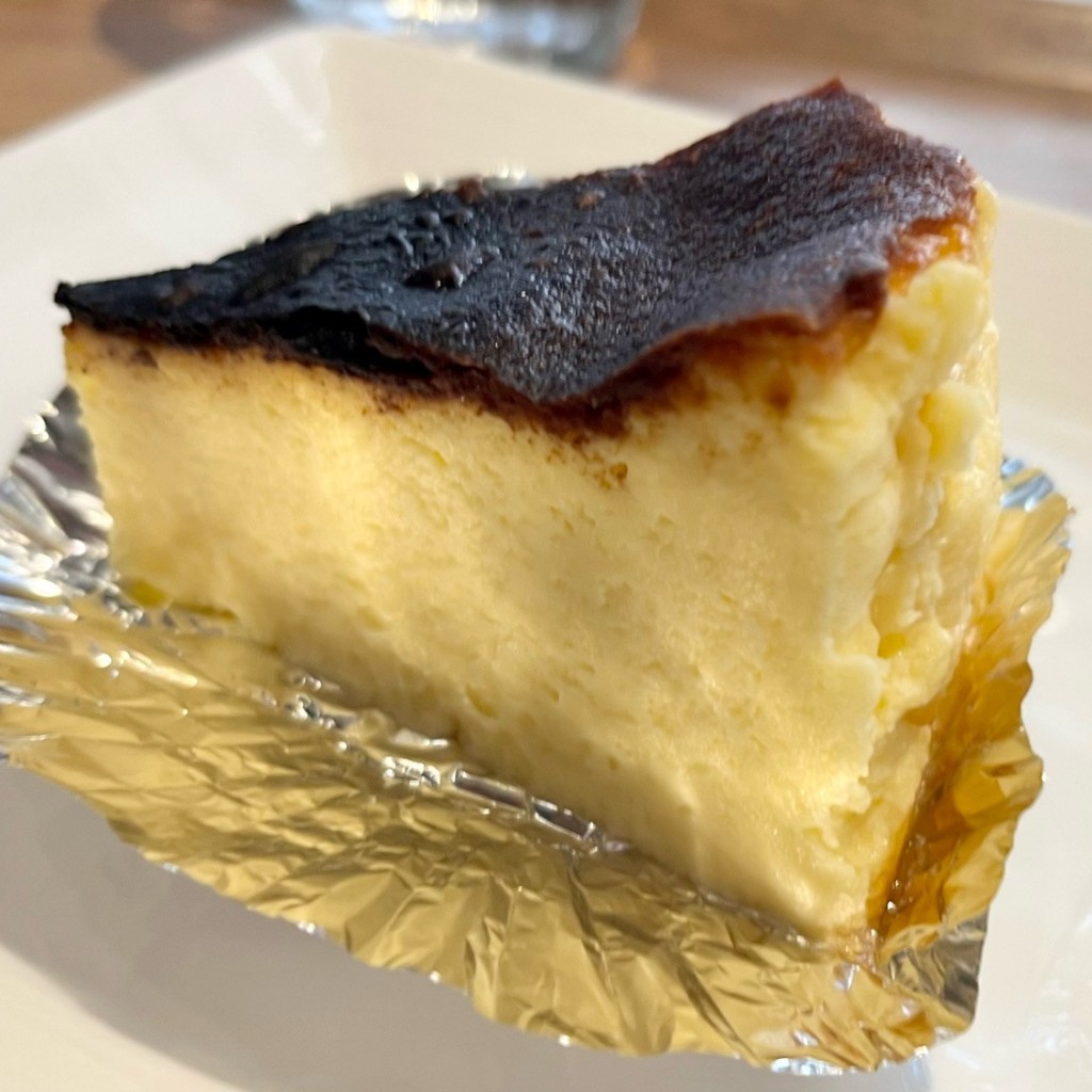 ユーザーが投稿したバスクチーズケーキセットの写真 - 実際訪問したユーザーが直接撮影して投稿した西尾久カフェ六原珈琲の写真