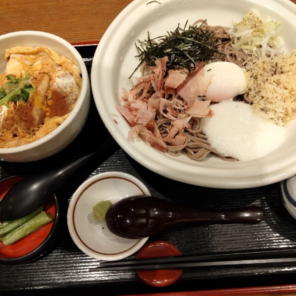 ユーザーが投稿したかつ丼月見定食の写真 - 実際訪問したユーザーが直接撮影して投稿した下本能寺前町そばそじ坊 京都ゼスト御池店の写真