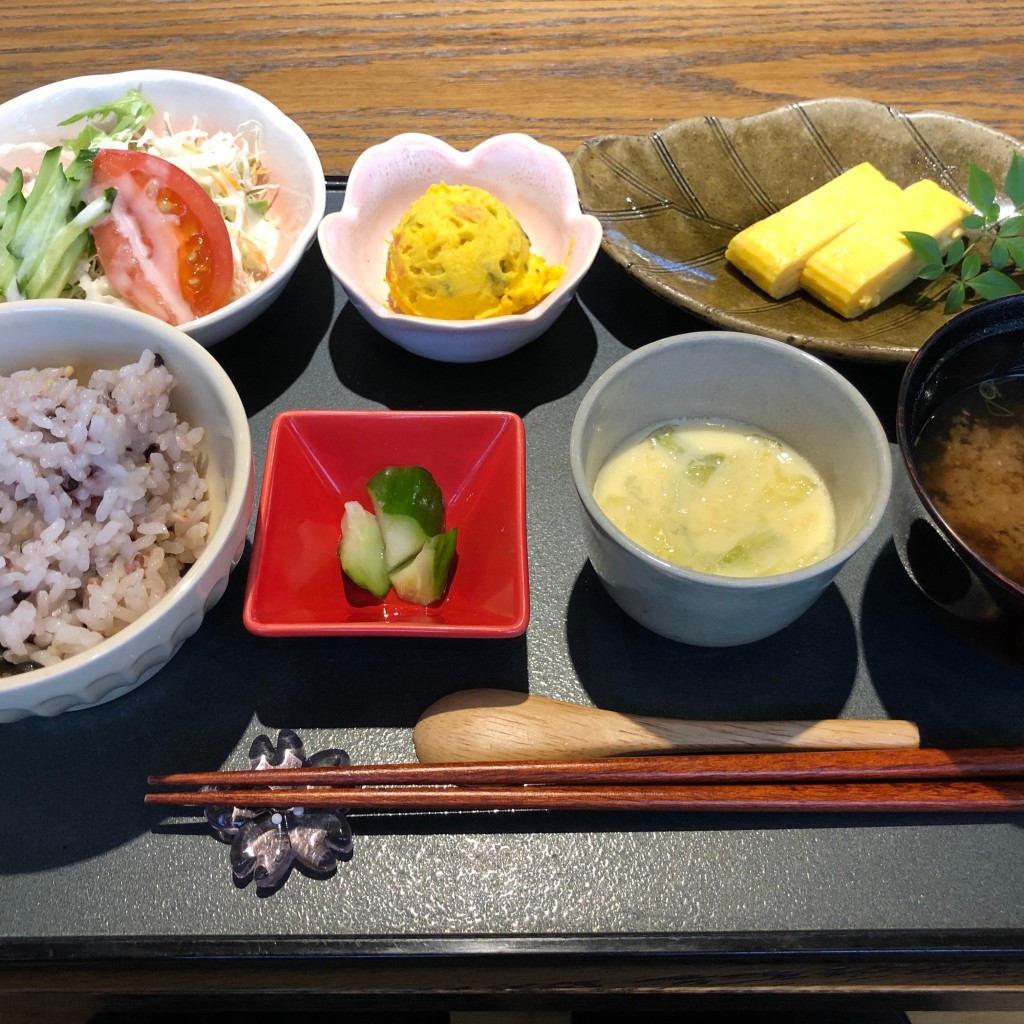 ユーザーが投稿した和朝食(3種)の写真 - 実際訪問したユーザーが直接撮影して投稿した辻久留カフェコノ花咲クヤの写真