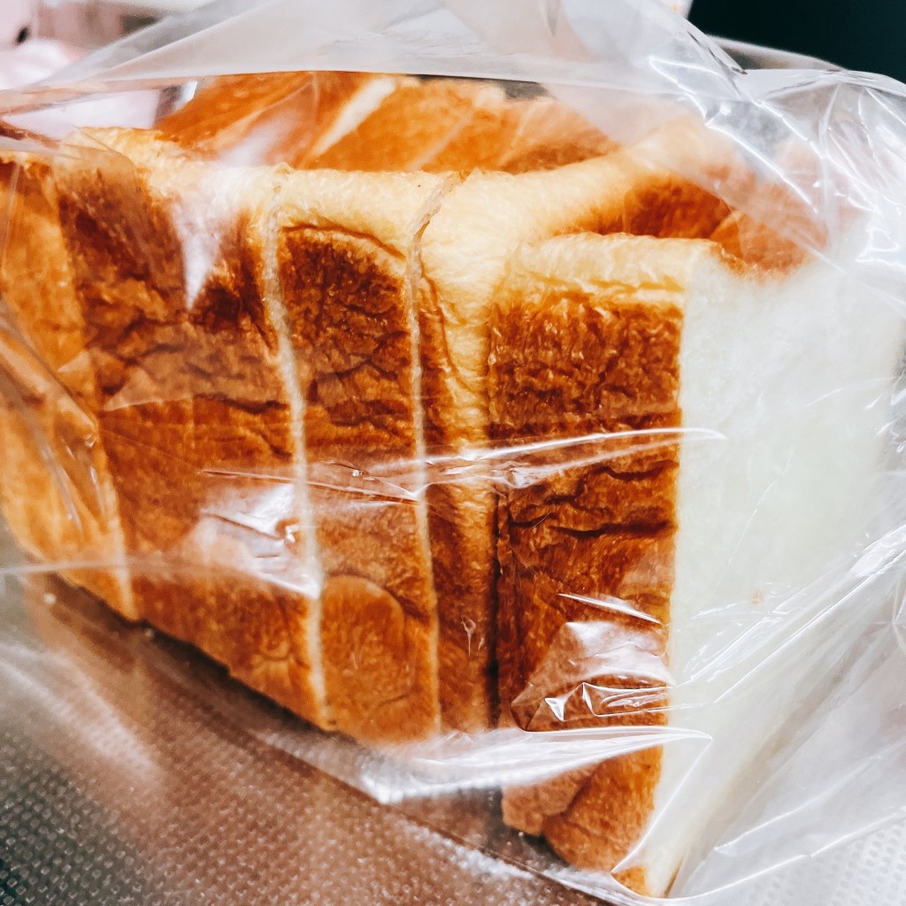 ユーザーが投稿した食パンたなびき(プレーン)の写真 - 実際訪問したユーザーが直接撮影して投稿した五条烏丸町ベーカリー別格 京都駅店の写真