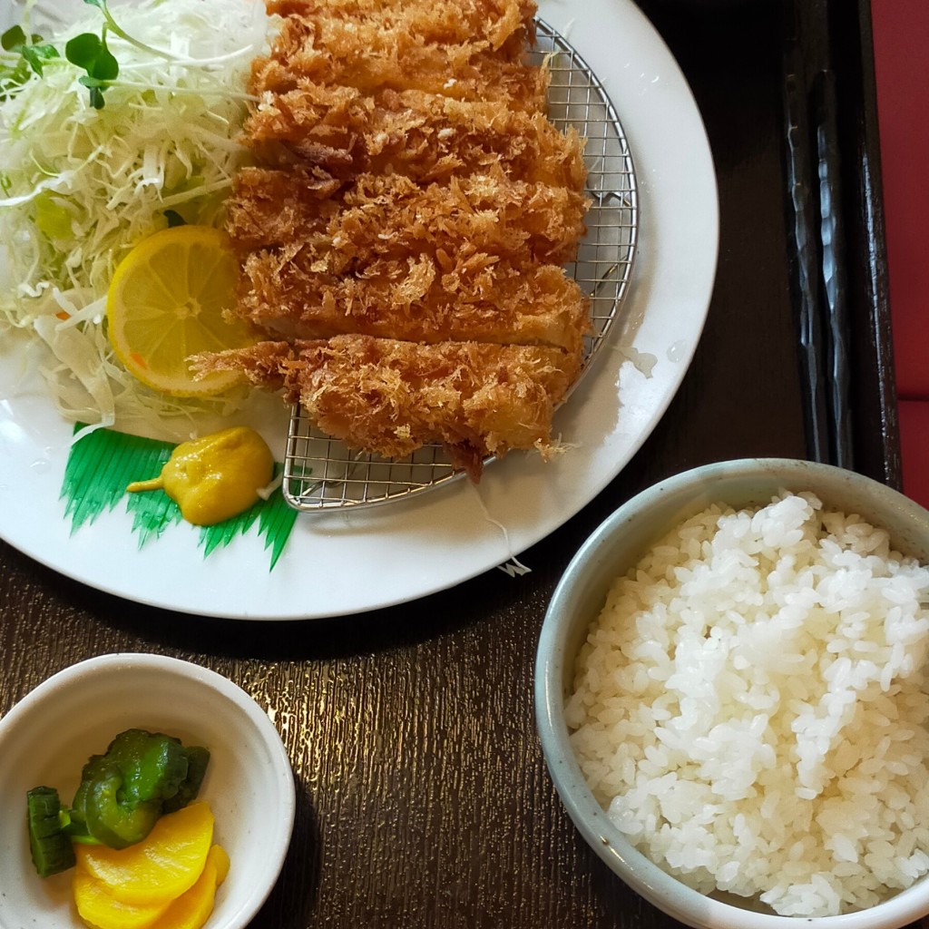 ユーザーが投稿したロースカツ定食の写真 - 実際訪問したユーザーが直接撮影して投稿した西坂田定食屋とんかつ三久の写真