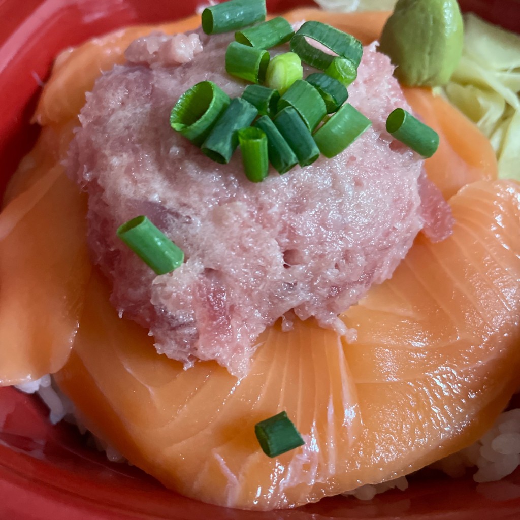 ユーザーが投稿したサーモンネギトロ丼の写真 - 実際訪問したユーザーが直接撮影して投稿した米山丼もの内田 丼丸 新潟店の写真