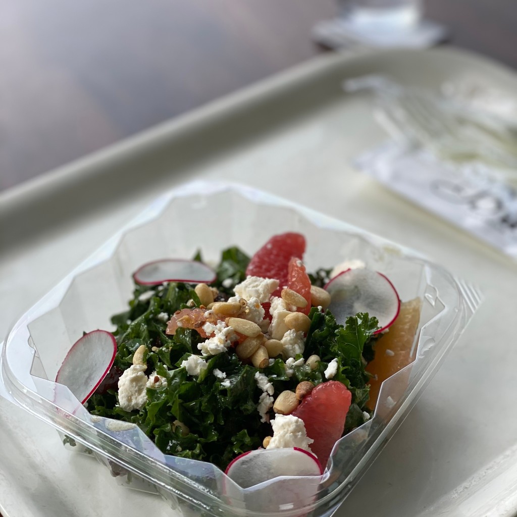 ユーザーが投稿したchopped fresh kale saldの写真 - 実際訪問したユーザーが直接撮影して投稿した玉川カフェバビーズ 二子玉川の写真