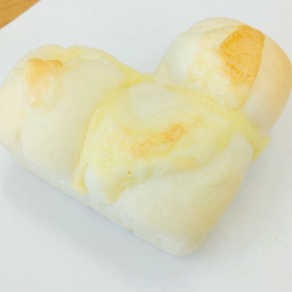 ユーザーが投稿した温めるとチーズとろとろパンの写真 - 実際訪問したユーザーが直接撮影して投稿した源氏町ベーカリーベーカリー ドゥークの写真