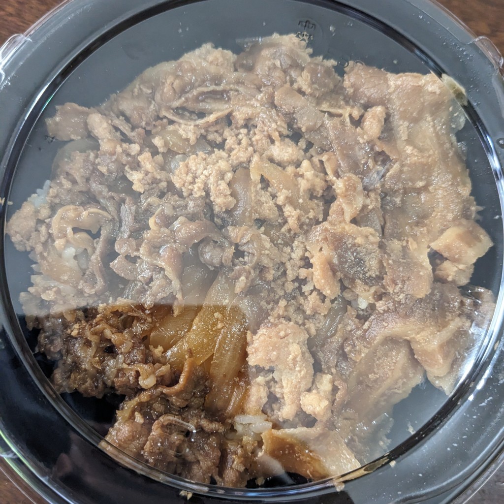 ユーザーが投稿した1三種丼 味噌汁の写真 - 実際訪問したユーザーが直接撮影して投稿した富州原町丼ものカキヤス ミートエクスプレス イオンモール四日市北店の写真