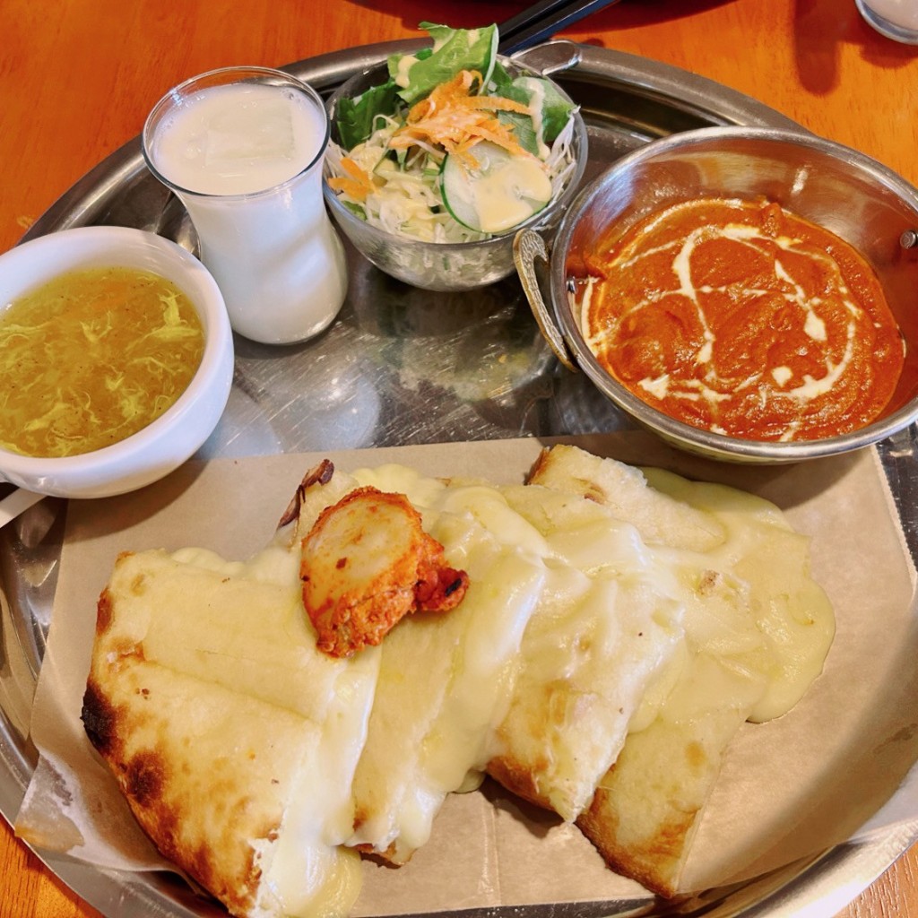 ユーザーが投稿したチーズナン&バターチキンカレーLunchの写真 - 実際訪問したユーザーが直接撮影して投稿した林町トルコ料理Tikka Naan&Curry&Kebabの写真