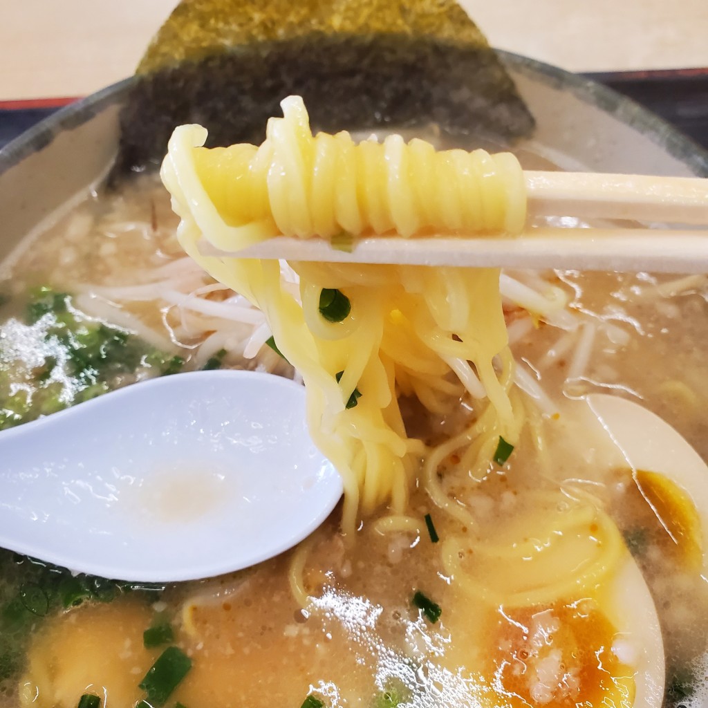 ユーザーが投稿したにんたまラーメン醤油の写真 - 実際訪問したユーザーが直接撮影して投稿した千木町ラーメン専門店にんにくたまごラーメン 金沢トラックステーション店の写真